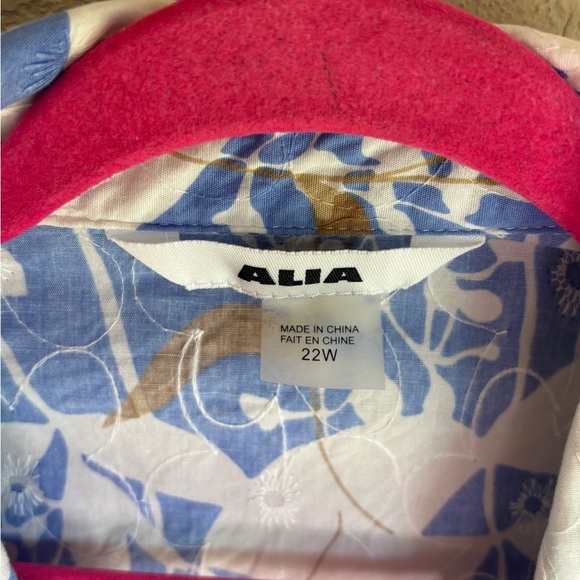 Alia Blue White Tropical Floral Embroidered Aloha Collared Short Sleeve Top 22W - Picture 5 of 8